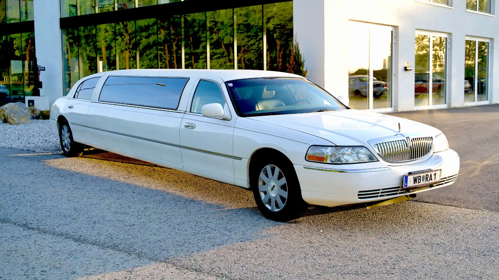 White Majesty Stretchlimousine für stilvolle Auftritte